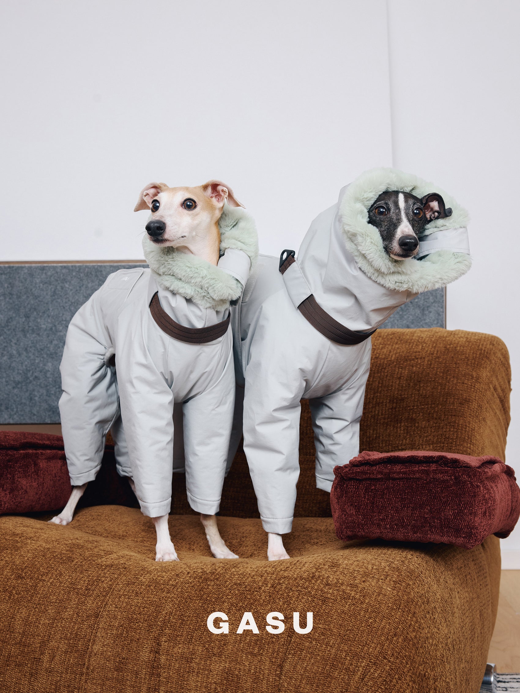 GASU Assembler / [Space Silver] 3M Thinsulate™ Antistatic Down-Feel Ultra-Waterproof Extra-Thick 4-Legged Padded Snowsuit